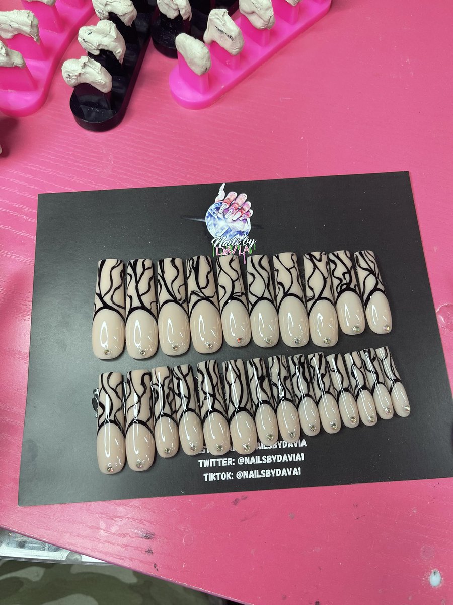 nailsbydavia tweet media