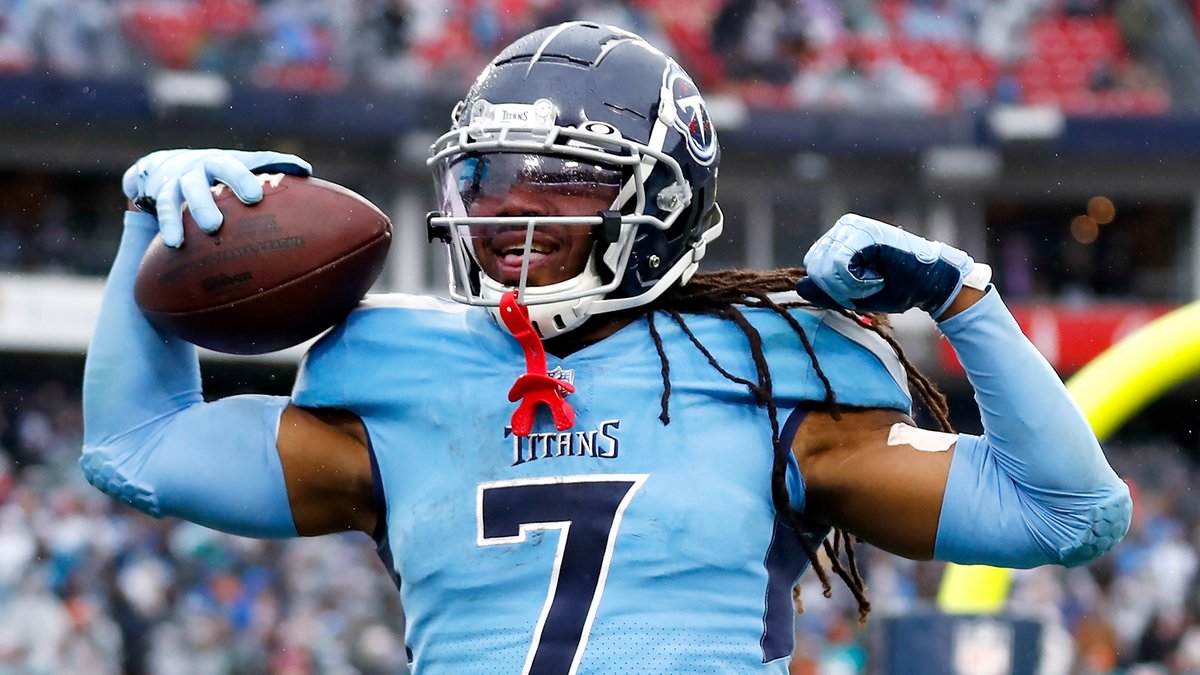 AroundTheNFL's tweet photo. Panthers signing former Titans RB D'Onta Foreman, per @RapSheet 

https://t.co/KVL9wVFNaO https://t.co/E2iZrBm0R3