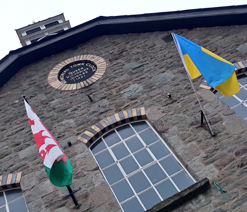 TalgarthMatters's tweet photo. So very proud tonight to see the #Ukrainian 🇺🇦 flag take its place alongside our national 🏴 flag at #Talgarth #TownHall. Total solidarity with our Ukrainian cousins in the struggle for democracy, freedom & self determination #NoWar #Zelensky #RefugeesWelcome #StandingWithUkraine https://t.co/Uw989Dot07