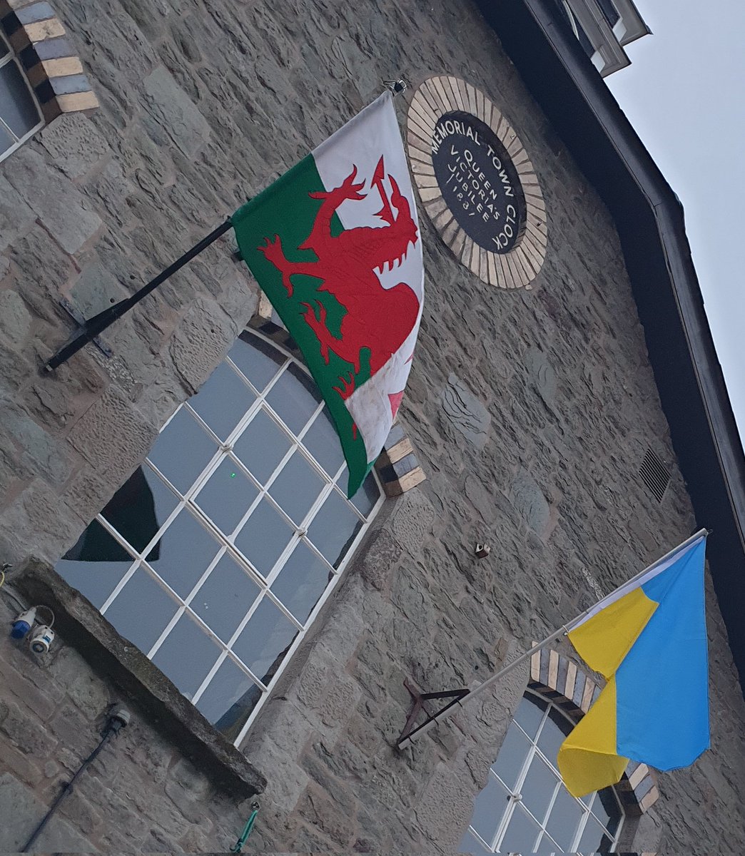 TalgarthMatters's tweet photo. So very proud tonight to see the #Ukrainian 🇺🇦 flag take its place alongside our national 🏴 flag at #Talgarth #TownHall. Total solidarity with our Ukrainian cousins in the struggle for democracy, freedom & self determination #NoWar #Zelensky #RefugeesWelcome #StandingWithUkraine https://t.co/Uw989Dot07