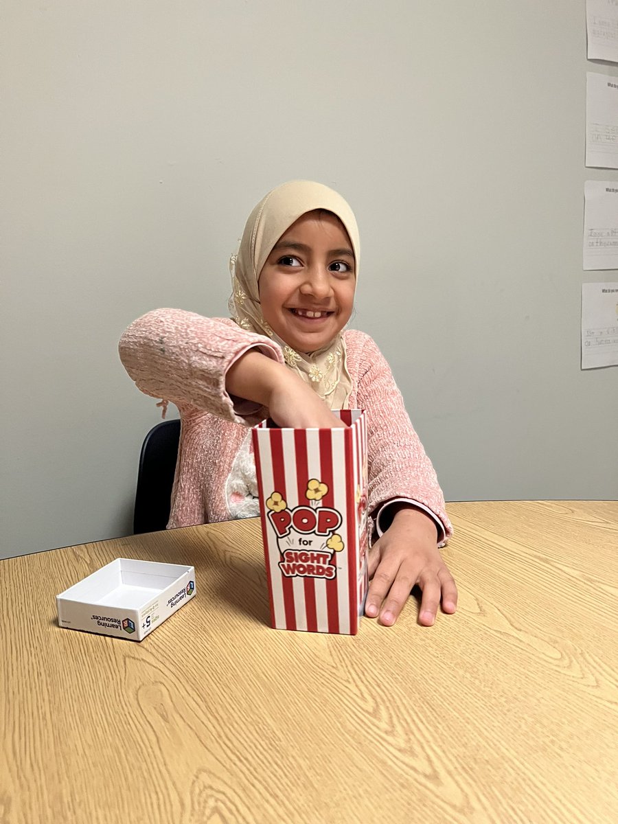 ENLwMsFall's tweet photo. On Friday, 1st graders practiced their sight words when playing the game, Pop. They love it! 🍿 https://t.co/MXpEmQ3VN7