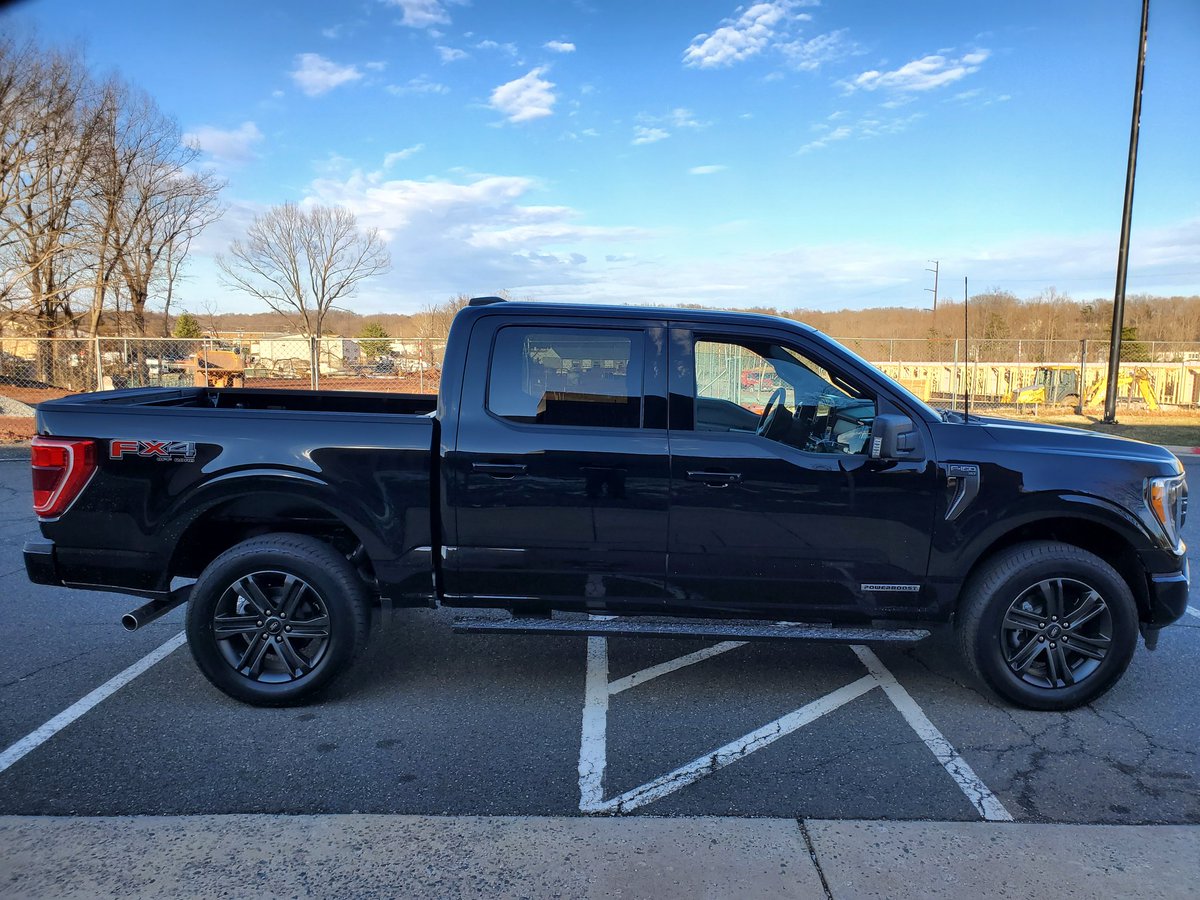 djaxrelax's tweet photo. I'm LOVING my powerboost!! 36.8mpg... half my work commute is all electric. #f150 #powerboost #powerbeast #fullhybrid #blackmamba https://t.co/Q8uBRrDtZr