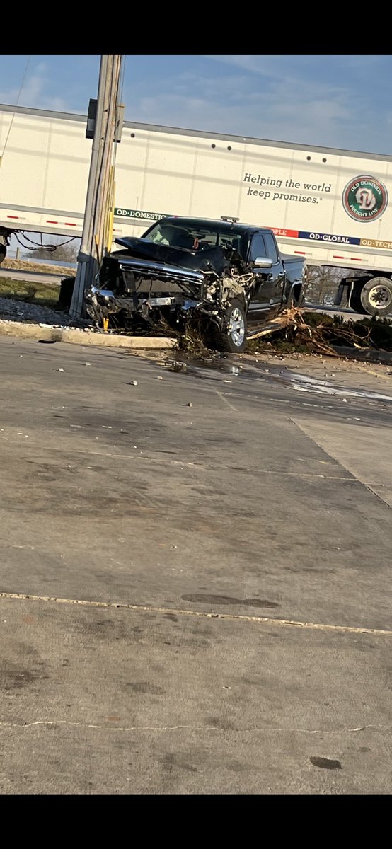 star_stahl's tweet photo. Wreck in front of the marathon station on Nashville Road ⁦@joeimel⁩ https://t.co/0OgQFyaeTb