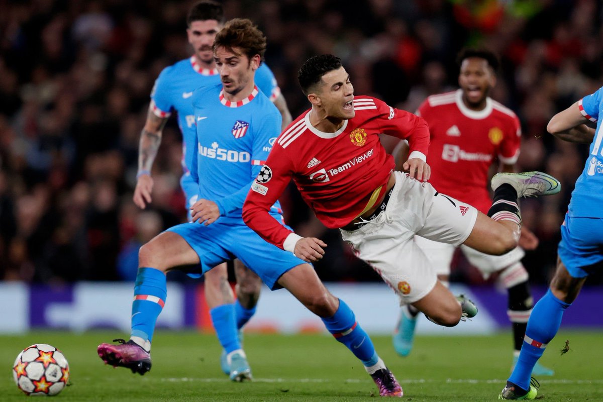 sofya_Griezmann's tweet photo. @AntoGriezmann @Atleti @AtletiFR Antoine Griezmann's game by numbers vs Man Utd: 

74% pass accuracy (28/38)
56 total touches
7 duels won
7 ball recoveries
3 tackles won
2 chances created
1 assist
#UCL #MUFC #MUATM https://t.co/FPYQNXRiwI