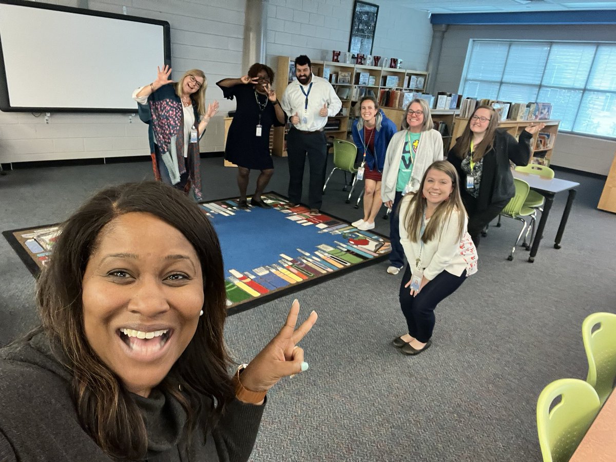 PrincipalWOOdy's tweet photo. #TechTuesday was a blast with @swilliams206! We appreciate you coming to @Monarch_ES to share amazing tech tools with us! You are amazing and full of knowledge!! #monarchmentions #pdforyouandme https://t.co/p5xfyGG4zV
