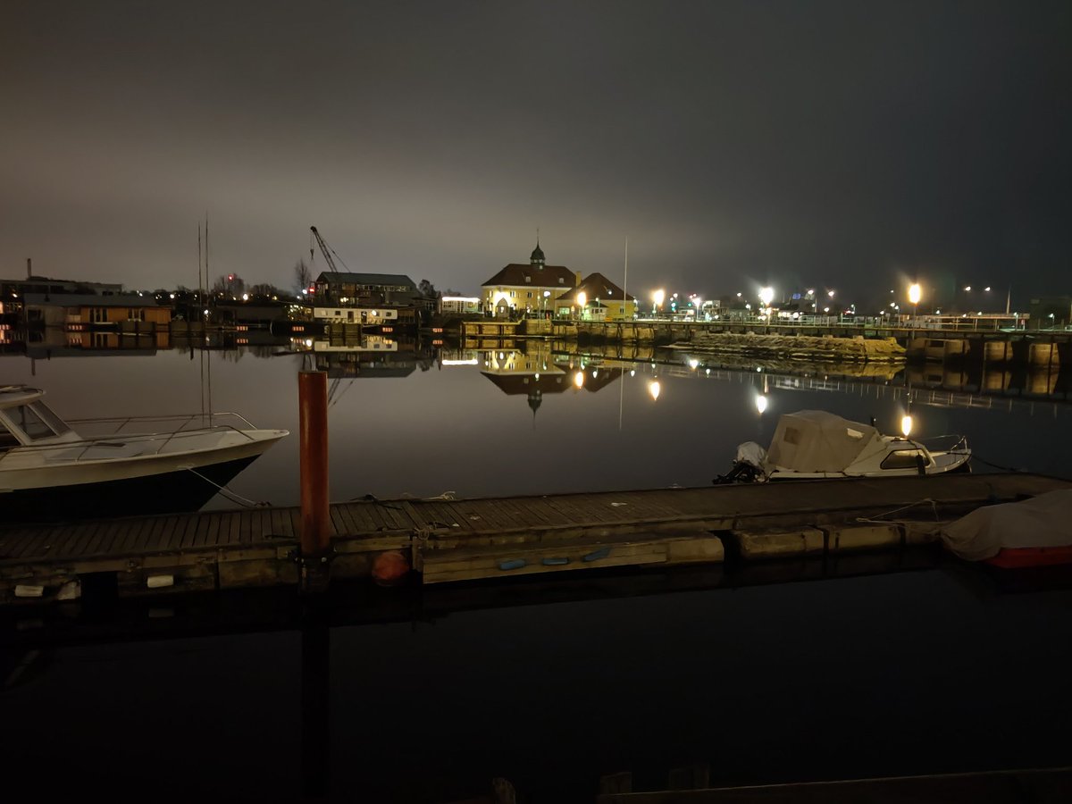 Balstrup's tweet photo. Water mirror #sluseholmen https://t.co/8JNYVVziQh