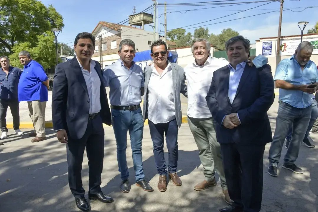 maxidtorres78's tweet image. francesmsanchez: Hoy se inauguró la estación de #Tortuguitas. 

 La estación  cuenta con nuevas boleterías, módulos SUBE, sanitarios, refugios y está controlada con cámaras de seguridad, para que la espera del tren sea más confortable y segura. 

#Recons…