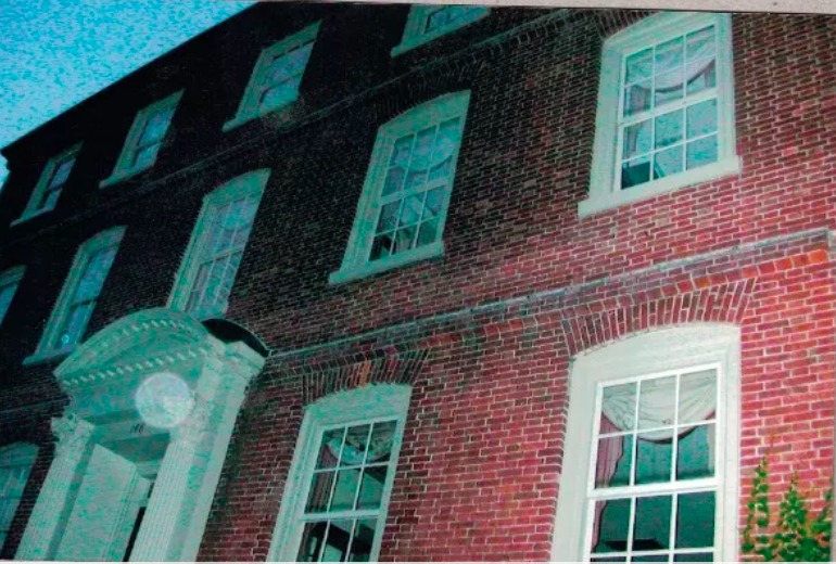 HauntFootsteps's tweet photo. A possible #spiritorb outside the entrance to the Joshua Ward house. #ghostphotos #ghosts #haunted #paranormal #salem #salemma https://t.co/Fi8oVXVD2L