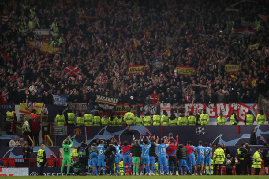 RafyAtm17's tweet photo. HONOR. GRACIAS por dejar el nombre del ATLÉTICO DE MADRID en lo más alto, una vez más. Buen viaje de vuelta a todos los desplazados. Sois muy grandes. https://t.co/HayobusXvq