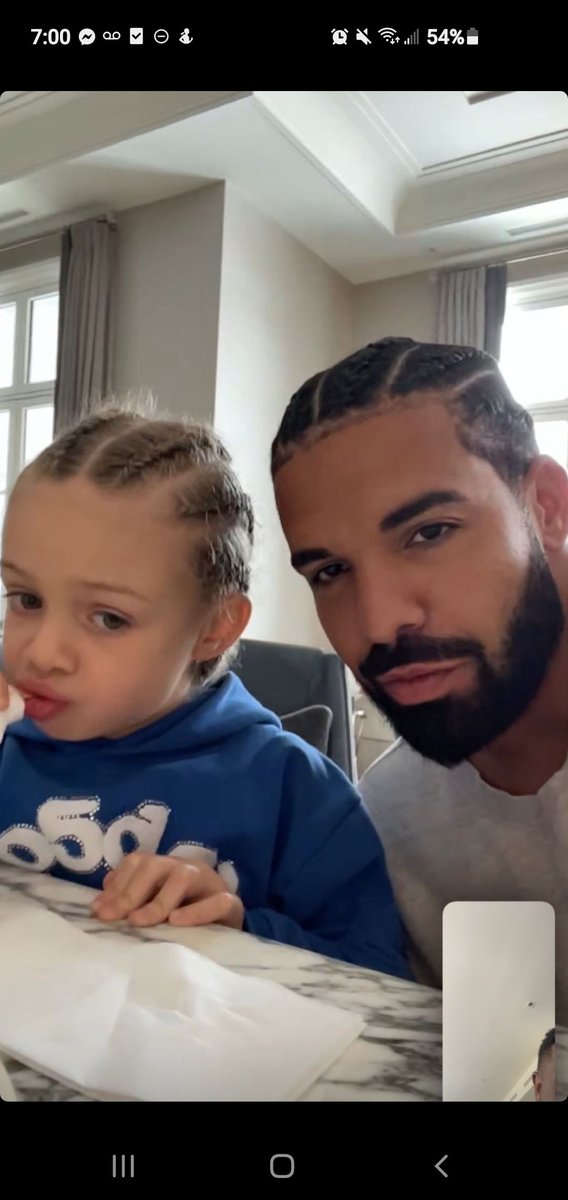 Thats_yourbeef's tweet photo. If @TrillInToronto had a Yute🤣😂🤣

@JDontLie @Mrversatility77 https://t.co/4QPTAQ6WsF