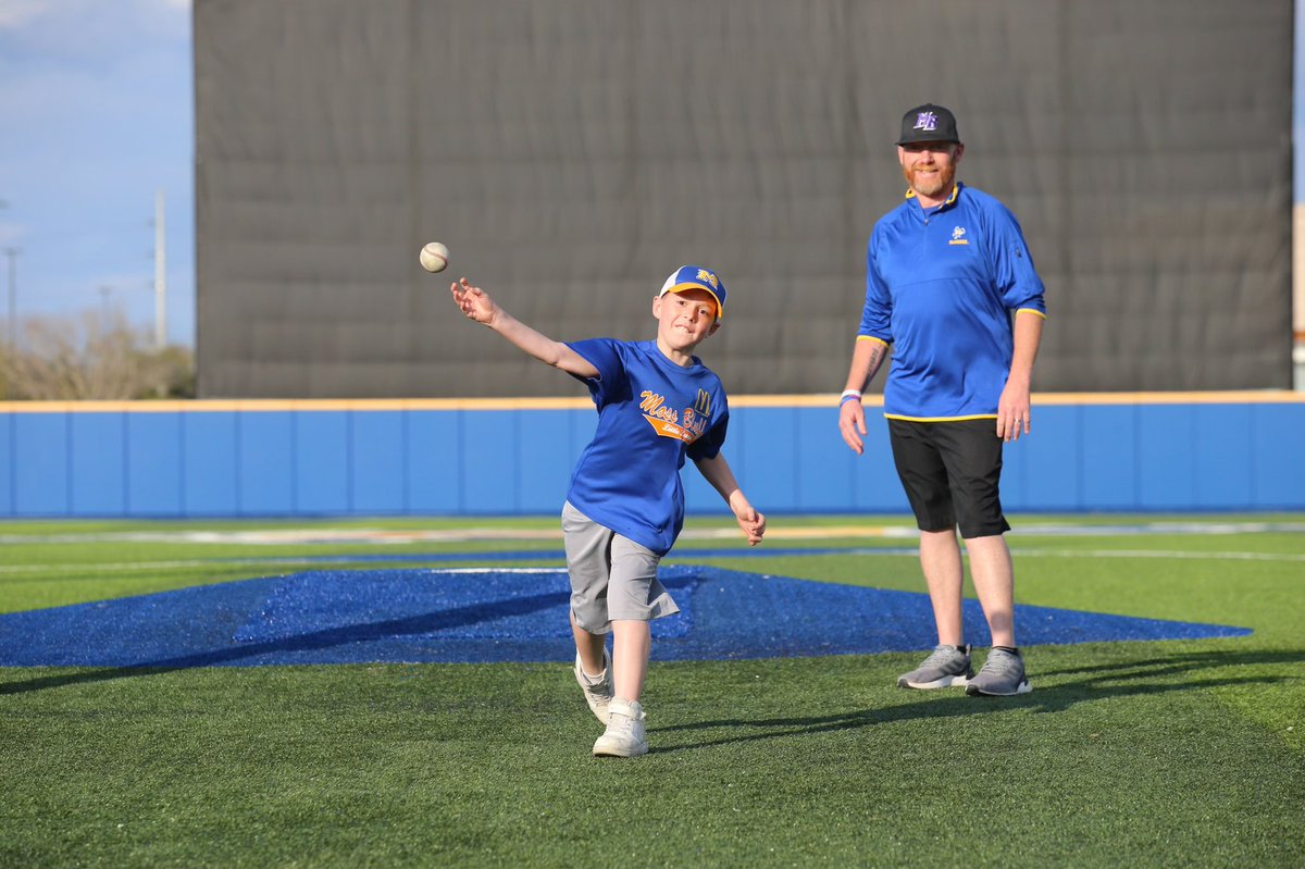 Getting 𝙍𝙀𝘼𝘿𝙔 for game time with @RousesMarkets‼️ We loved having Chad and Owen, who threw a perfect strike to get us started off this evening at the Jeaux!⚾️ #GeauxPokes | #GreauxPokes