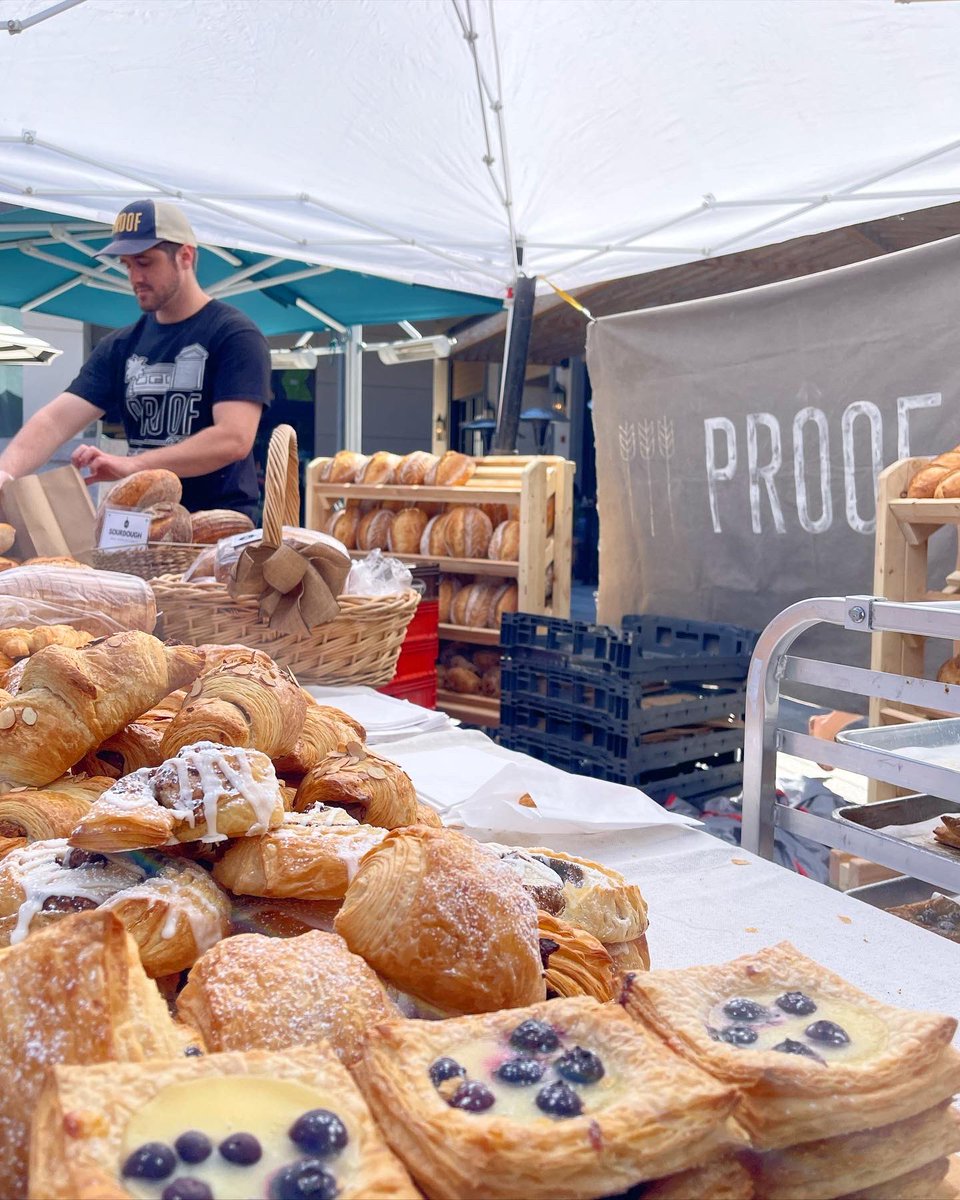 UptownMarketAZ's tweet image. We are having a blast supporting other local vendors at the Music &amp;amp; Mixology Splash event by The Cactus Collective! ❤️

🌵@azdistilling
🌵@proofbread 
🌵@36BelowYouthAC 
🌵@simplesodaco