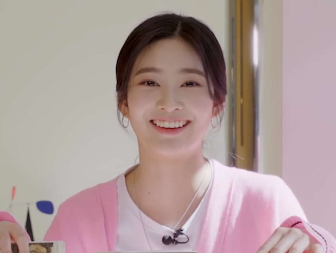 thinkerkmj's tweet photo. my favorite smile https://t.co/3H61DaETvh