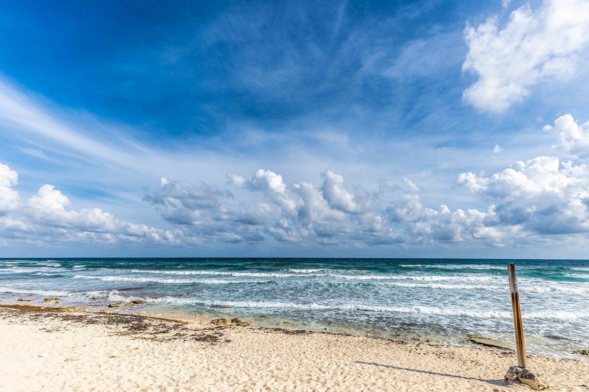 Hay personas que nos dicen para motivarnos que "El cielo es el límite"⛅, pero realmente detrás de él hay un espacio con un sinfín de oportunidades para nuestra vida🤗

Salgamos sin miedo a conocer y crecer, ¡ÁNIMO!💪🏽