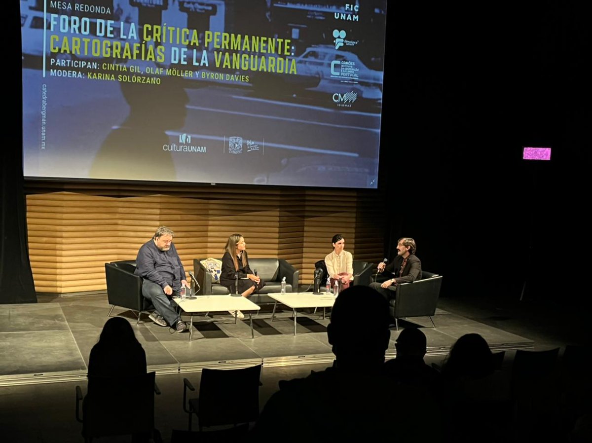 CatedraBergman's tweet photo. "Comencemos definiendo qué es el cine de vanguardia." 

Inicia 'Cartografías de la vanguardias' en el #10Foro de la Crítica Permanente en @FICUNAM con Byron Davies, Cintia Gil y @OlafCinema. Modera: @A_Karerina.   

Sigue la transmisión: https://t.co/Bv7sUzzv64

#ApuntesBergman https://t.co/ZtL3VPSSxi