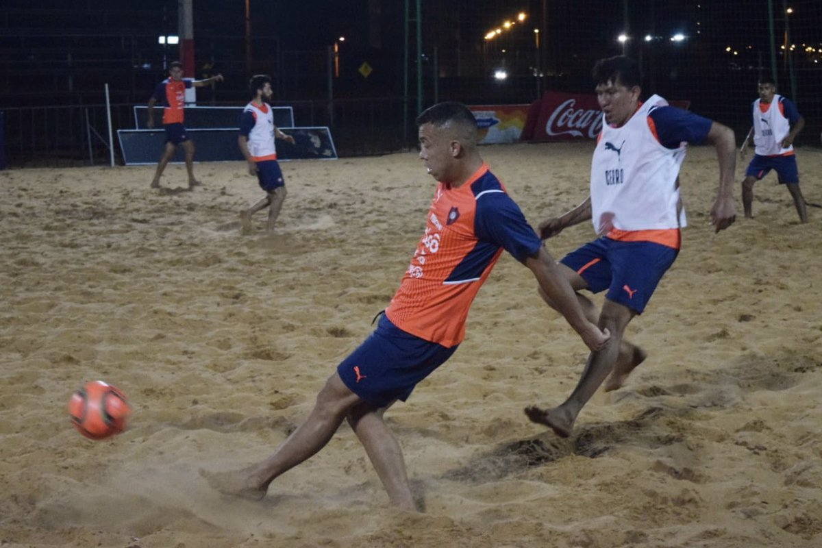 CerroPlaya's tweet photo. SuperligaApf | ¡Desde Encarnación!

El Ciclón se movilizó esta noche en la Arena Municipal Playa San José donde disputará desde mañana la fase de grupos de la Super final.

#LaPasionDelPueblo🔵🔴 https://t.co/60Gn6mmqZW