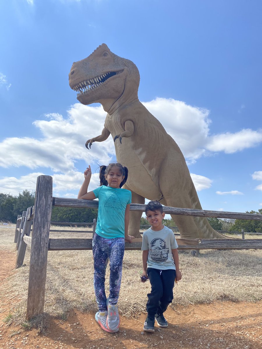 Rose_STEMS's tweet photo. Beautiful day for Dino track hunting @DinoValleySP with my littles. #ilovespringbreak #OptOutside https://t.co/YjDiMlk5sj