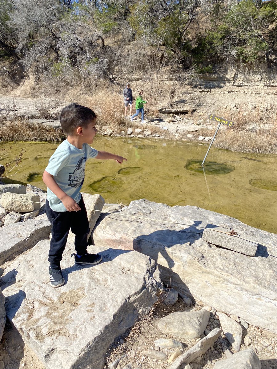 Rose_STEMS's tweet photo. Beautiful day for Dino track hunting @DinoValleySP with my littles. #ilovespringbreak #OptOutside https://t.co/YjDiMlk5sj