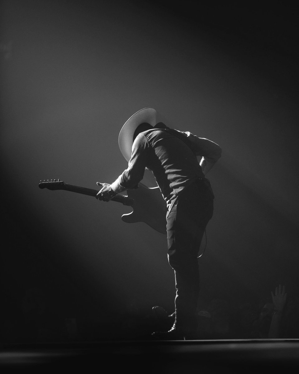 JustinColeMoore's tweet photo. Had a blast out in AZ this weekend 🤘🏼 Looking forward to Friday with the King! Can’t wait @GeorgeStrait 

📸 - @jsommer_photography https://t.co/JWykvwc8UE