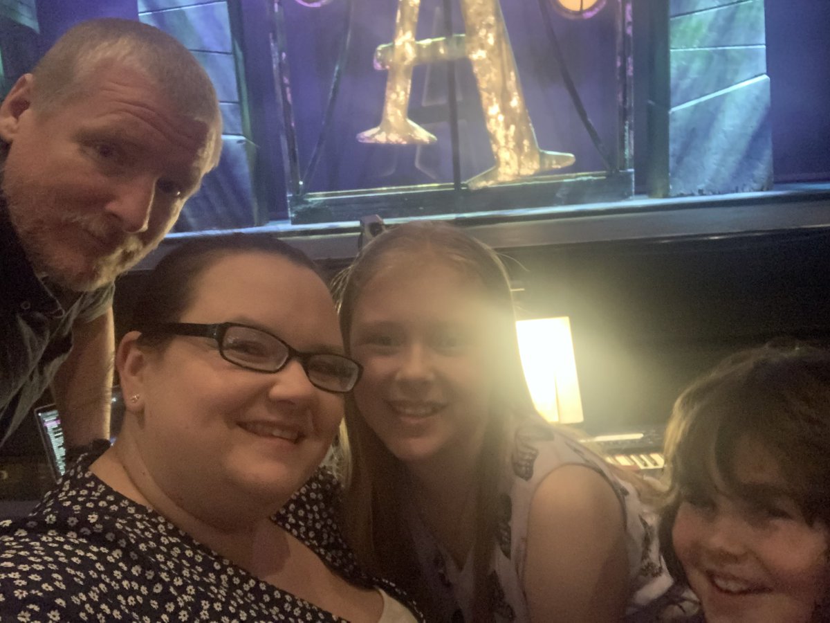 Wow what a show The Addams Family is <a href="/NewTheatreHull/">Hull New Theatre</a> - <a href="/joanneclifton/">joanne k clifton 💙</a> was amazing with such a beautiful voice. The tango gave me chills! Gomez was brilliant and so funny. Thank you for a fabulous night #bravo #amazing