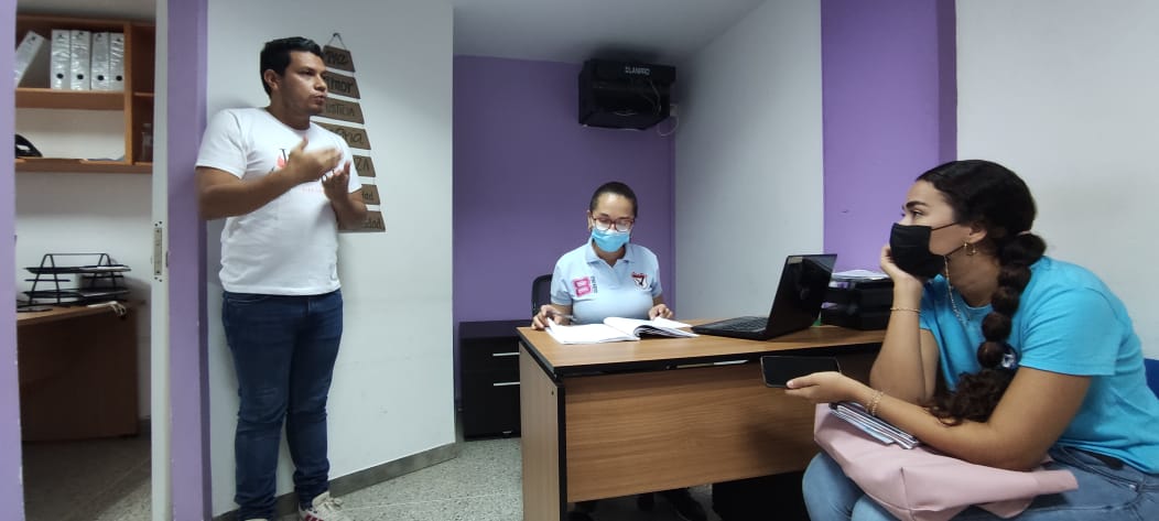 1MairaRodriguez's tweet photo. Atendimos a estudiantes del alma mater del Caribe UNIMAR que asistieron a nuestra sede de #Inemujer para conocer de nuestro trabajo en beneficio de los derechos de todas las neoespartanas, ese es nuestro objetivo, impulsar nuestros derechos!
@MorelRodriguezA https://t.co/SKMs4N82nW