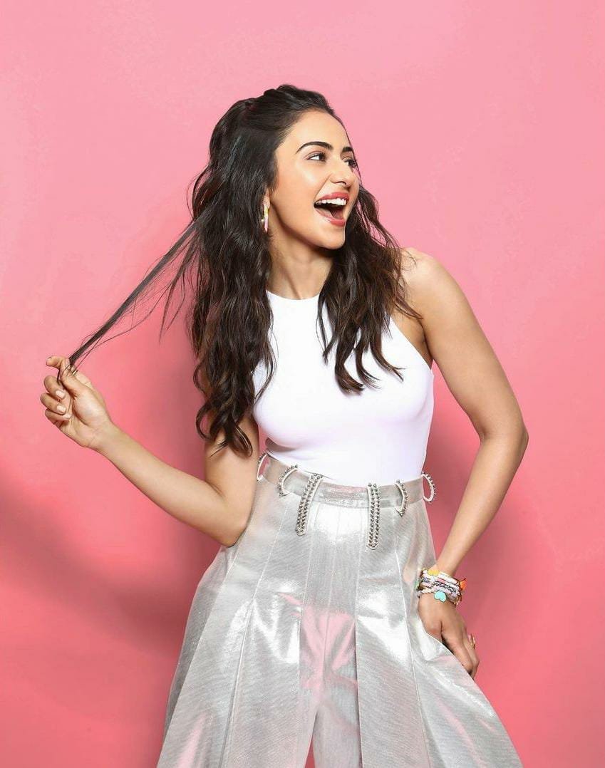 rakulpreetfans's tweet photo. Stunning #Rakulpreet #RakulPreetSingh #RakulFanatics #RakulPreetFanatics #Rakul #Rakulian #Rakulism #Actresshot  #ActressHotPhotos #actresses #actressnavel #actressgallery #actress #actressbold #Tollywood #tollywoodactress #TFITalks https://t.co/i00JN1MeIz