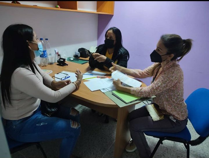 1MairaRodriguez's tweet photo. Atendimos a estudiantes del alma mater del Caribe UNIMAR que asistieron a nuestra sede de #Inemujer para conocer de nuestro trabajo en beneficio de los derechos de todas las neoespartanas, ese es nuestro objetivo, impulsar nuestros derechos!
@MorelRodriguezA https://t.co/SKMs4N82nW
