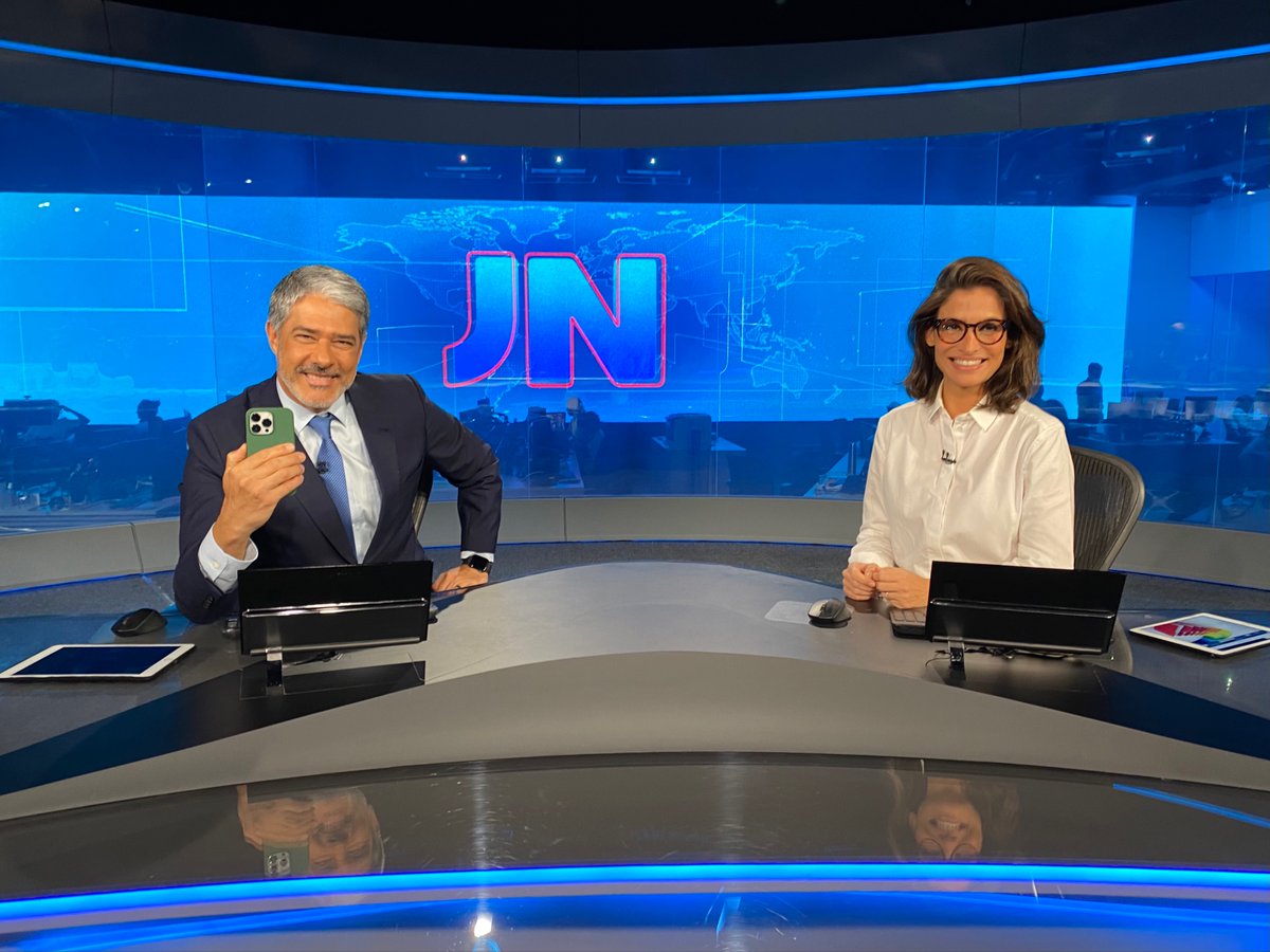 jornalnacional's tweet photo. O #JN está no ar. 📺 #BoaNoiteJN https://t.co/WX0l3J5bxF