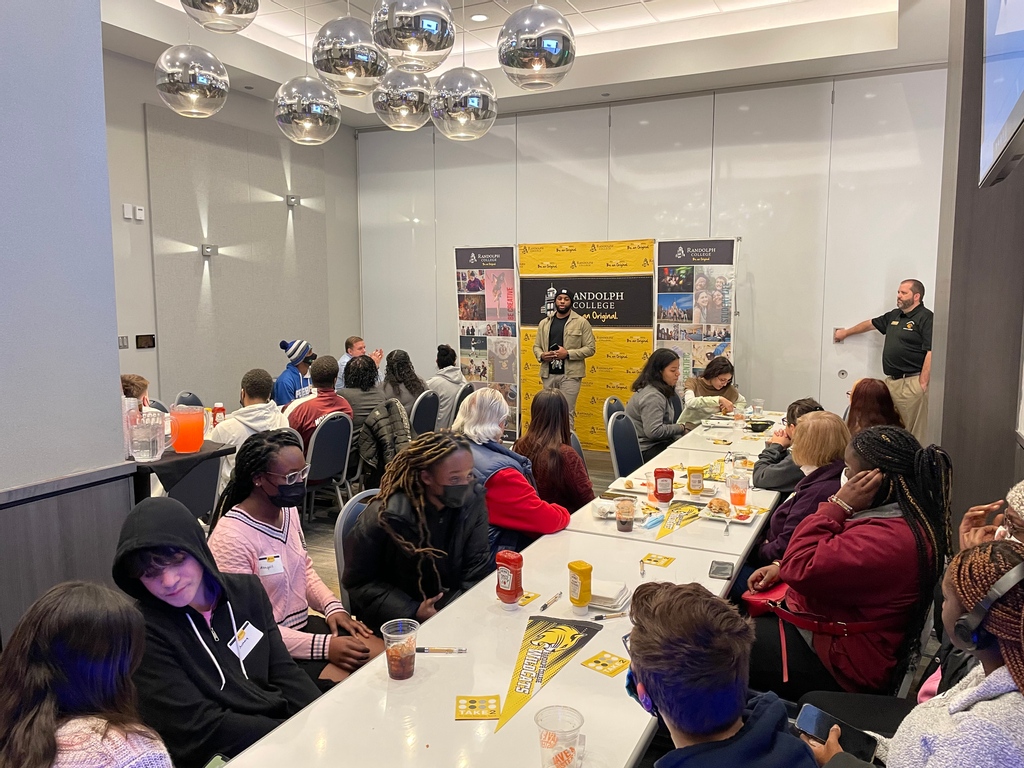 applytorandolph's tweet photo. We have had an amazing time hosting admitted students all through out Maryland, Virginia, North Carolina, and Georgia!
Pictured here at Fairfax, VA are some of our future WildCats as well as Karim Frazier '19 and parent of one of our current students Mr. Royce Edington! https://t.co/nF1Uj2ViWh
