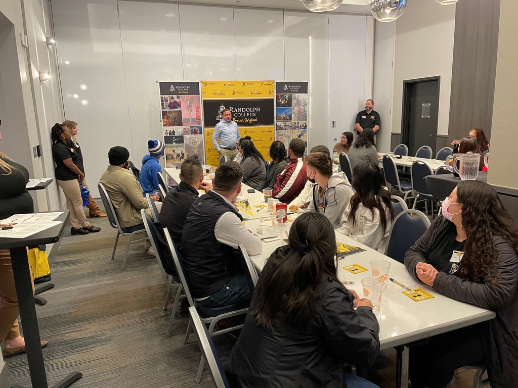 applytorandolph's tweet photo. We have had an amazing time hosting admitted students all through out Maryland, Virginia, North Carolina, and Georgia!
Pictured here at Fairfax, VA are some of our future WildCats as well as Karim Frazier '19 and parent of one of our current students Mr. Royce Edington! https://t.co/nF1Uj2ViWh