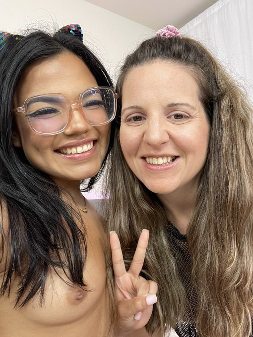 I&rsquo;m fangirling right now! 💕 @suzannexoxo has one of the most beautiful souls💗 finally shooting together<a class="tags" target="_blank" title="On Twitter" href="/?out=eyJ0eXAiOiJKV1QiLCJhbGciOiJIUzUxMiJ9.eyJpYXQiOjE3MjI1MTM2OTcsImlzcyI6InR3cG9ybnN0YXJzLmNvbSIsIm5iZiI6MTcyMjUxMzY5NywiZXhwIjoxNzU0MDQ5Njk3LCJyZWRpcmVjdF91cmwiOiJodHRwczovL3R3aXR0ZXIuY29tL3N1emFubmV4b3hvIn0.STvDDxLuqCIN0FBLbtGqr183crjRAl0JID6BiK76fFYpPnIa4Y0k3R4msgjtJNuV_-4QOC7KuntZqGHTO8ZbqA">@suzannexoxo</a><a href="/tag/mvsales"class="tags"><span>#mvsales</span></a>