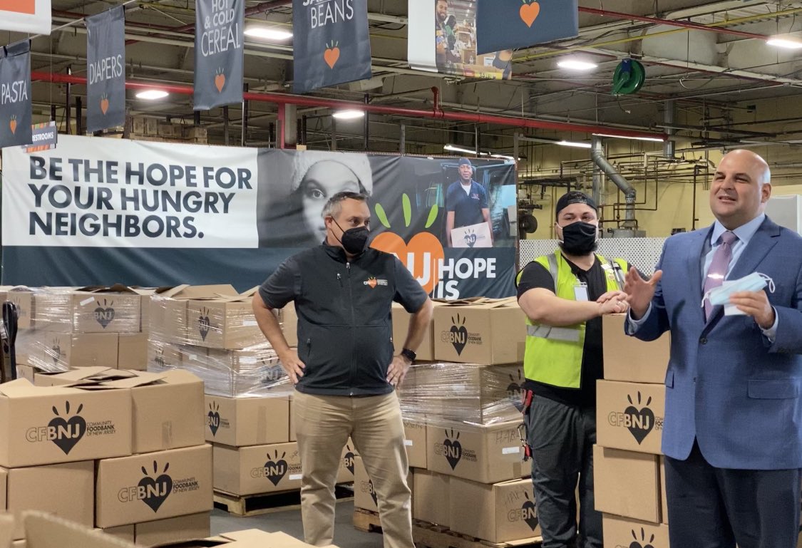 danirose2121's tweet photo. What a great feeling to finally be in person at @CFBNJ with @AlbertoNJMP. #BofAVolunteers in the communities we serve day in and day out. @BofA_News https://t.co/JhTZ78sXX6