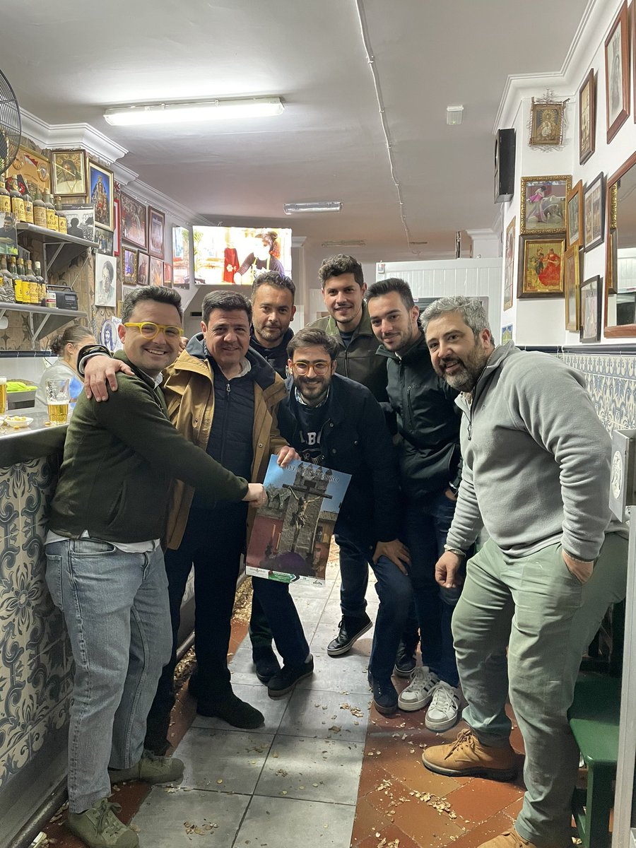 tccafeoficial's tweet photo. Hoy noche de tema !
Hoy noche de tertulia 
#TertuliaCofradeCafeALasCuatro https://t.co/BdLkfkiELS