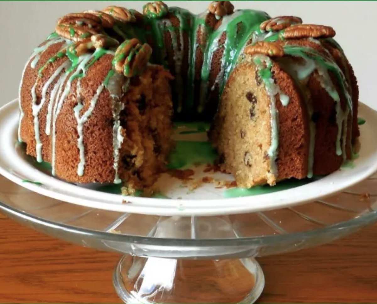 SouthLadyCooks's tweet photo. Irish whiskey apple cake would make the perfect dessert for #StPatricksDay  #cake #whiskey #Irish #apple #dessert #stpatricksday2022 #recipe ➡️ https://t.co/tbeEN53Tc6 https://t.co/q8Lw5kWDYv