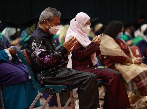 unimalaya's tweet photo. Universiti Malaya 61st Convocation Ceremony
Second Session
Masterβs Degree and Bachelor's Degree;
Academy of Islamic Studies
Asia-Europe Institute
#VarsitiKesayanganku
#umconvocation https://t.co/CGpKVFtwWU
