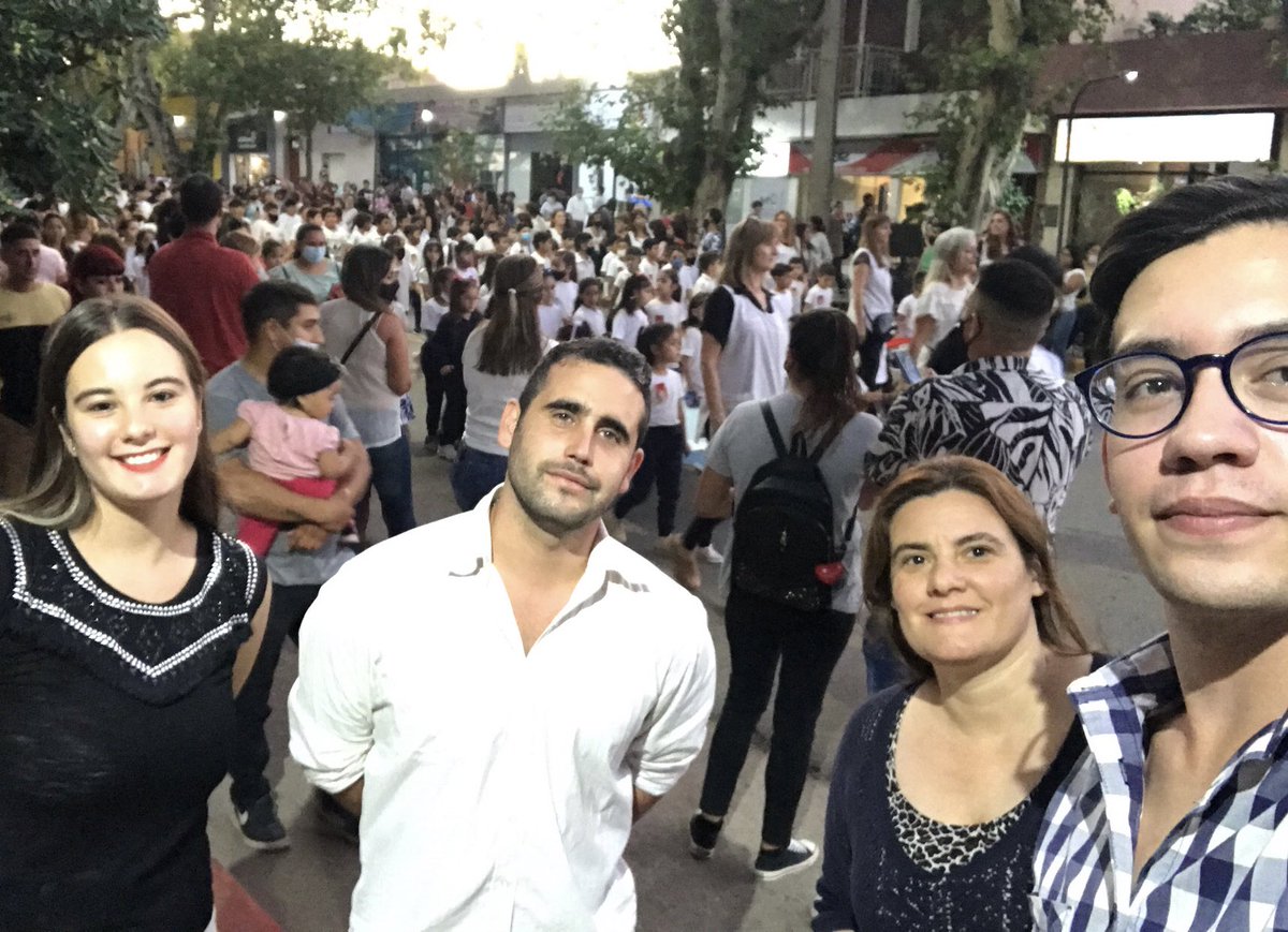 yuboboscoo's tweet photo. Hoy junto a @tomyvilaa como representantes de la @jprocoloncba visitamos a la presidenta de Jpro CC @Ori_Nieri y a la dirigente @FlorenciaBoret1 en el marco de el 144° aniversario de la ciudad #ColoniaCaroya 🍇🍷👏🏻 https://t.co/R29Wm62LVA