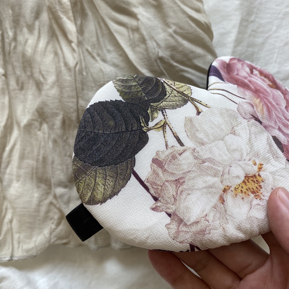 Flower design silk sleep mask Welcome to contact me for bulk order or customize your sleep masks. #silksleepmask #sleepmask #eyemask #eyepatch #eyecover