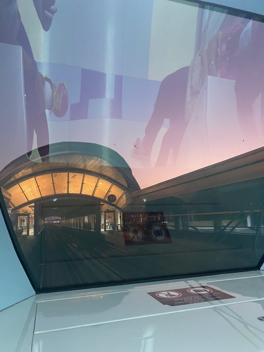 PinkTaxiRunner's tweet photo. Going to run #earlytrain https://t.co/ian5Vv5bo4