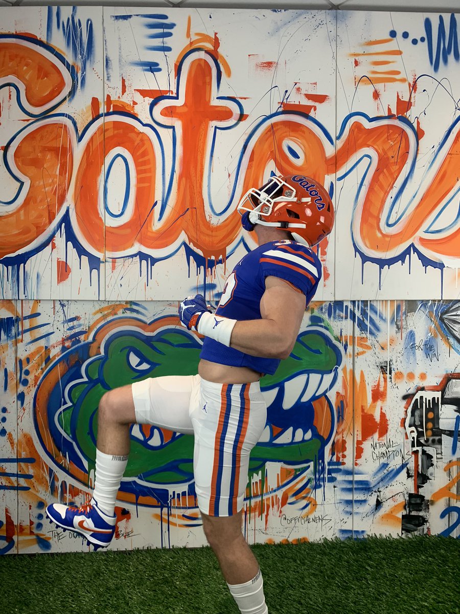 peloso_michael's tweet photo. Had an awesome visit today @GatorsFB! Thanks to @CoachMPeterson @JoeHamilton__ @briazjawade @CoachJesse18 #GoGators https://t.co/lJS2BBBA1f