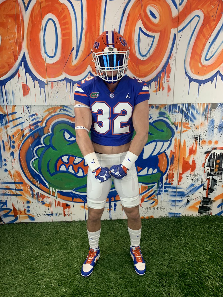 peloso_michael's tweet photo. Had an awesome visit today @GatorsFB! Thanks to @CoachMPeterson @JoeHamilton__ @briazjawade @CoachJesse18 #GoGators https://t.co/lJS2BBBA1f