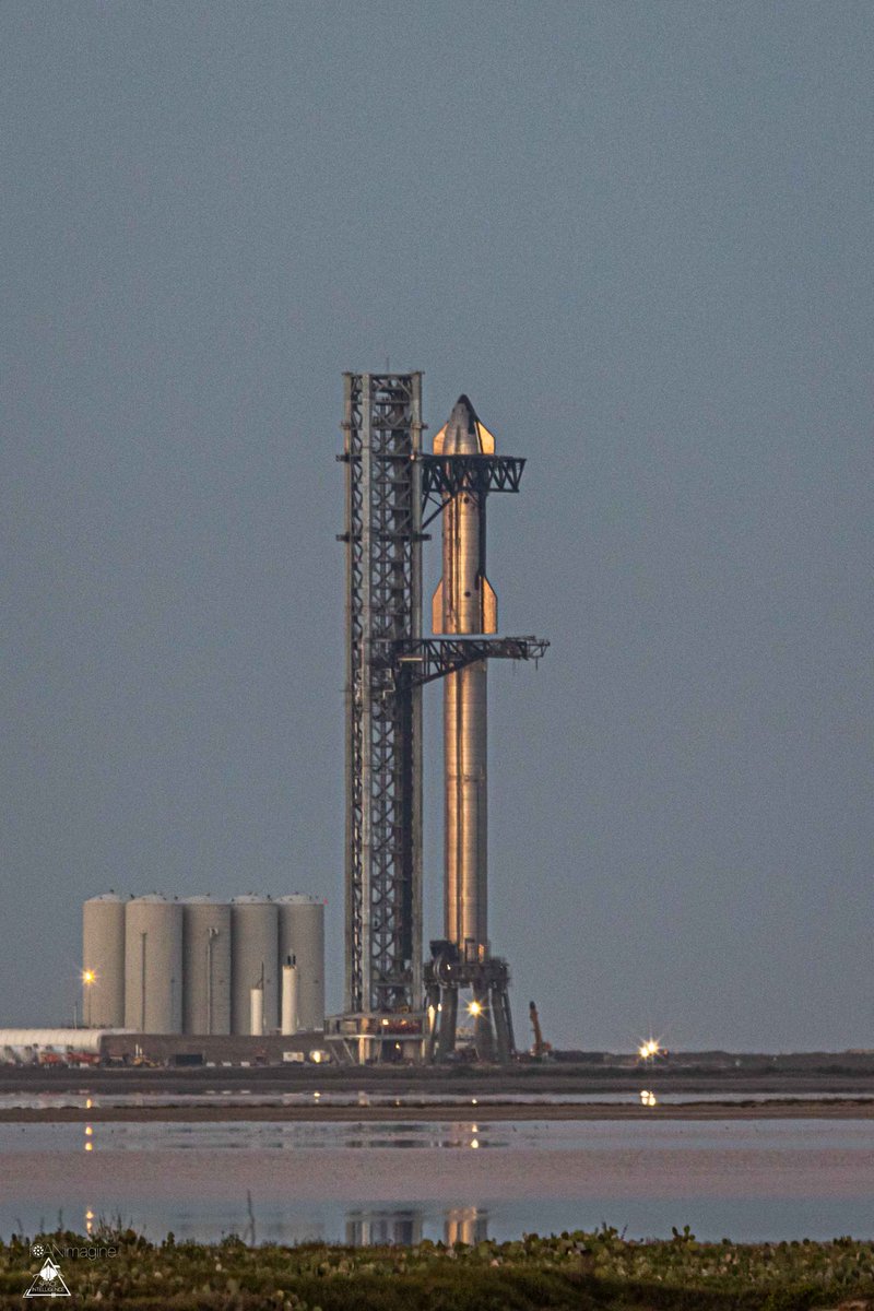 cnunezimages's tweet photo. Ship 20 Stacked on Booster 4  -  @elonmusk @SpaceX
#Starbase #BocaChicaToMars #iCANimagine 
@SpaceIntellige3 #StarbaseSurfer - Image Taken: March 15, 2022 https://t.co/3GCkB51DKl