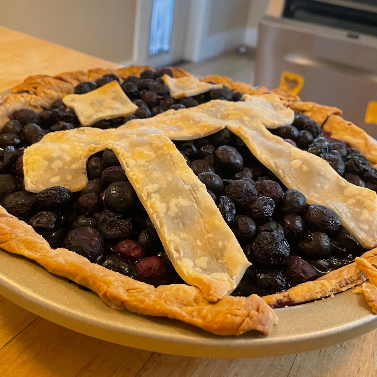 jamila_go's tweet image. A blueberry Pi pie for the books! 
Happy #pidaypie to Core Team member 
(c) @eddiemyguy
