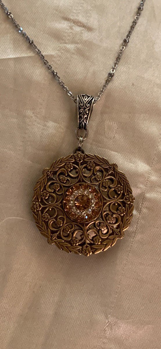 Witschy's tweet photo. Vintage locket, keepsake locket, statement photo locket, gift for her, birthday present, gift for mom, bronze filigree stamping, rhinestones #birthday #bronze #women #victorian #presentformom #giftforgrandma #handmadelocket https://t.co/RoNjY0eqfi https://t.co/4FjeW8XAiz