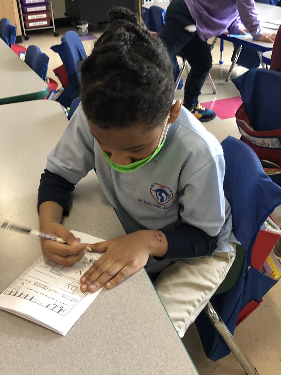 MrsShirvani's tweet photo. This afternoon we introduced a new time of our day called Cozy Time! During cozy time we get to practice sight words, read to our pets, and read our new @FountasPinnell books with a teacher. It sure is special to cozy up with a good book. 🔥📚 https://t.co/MngHxRZAW4