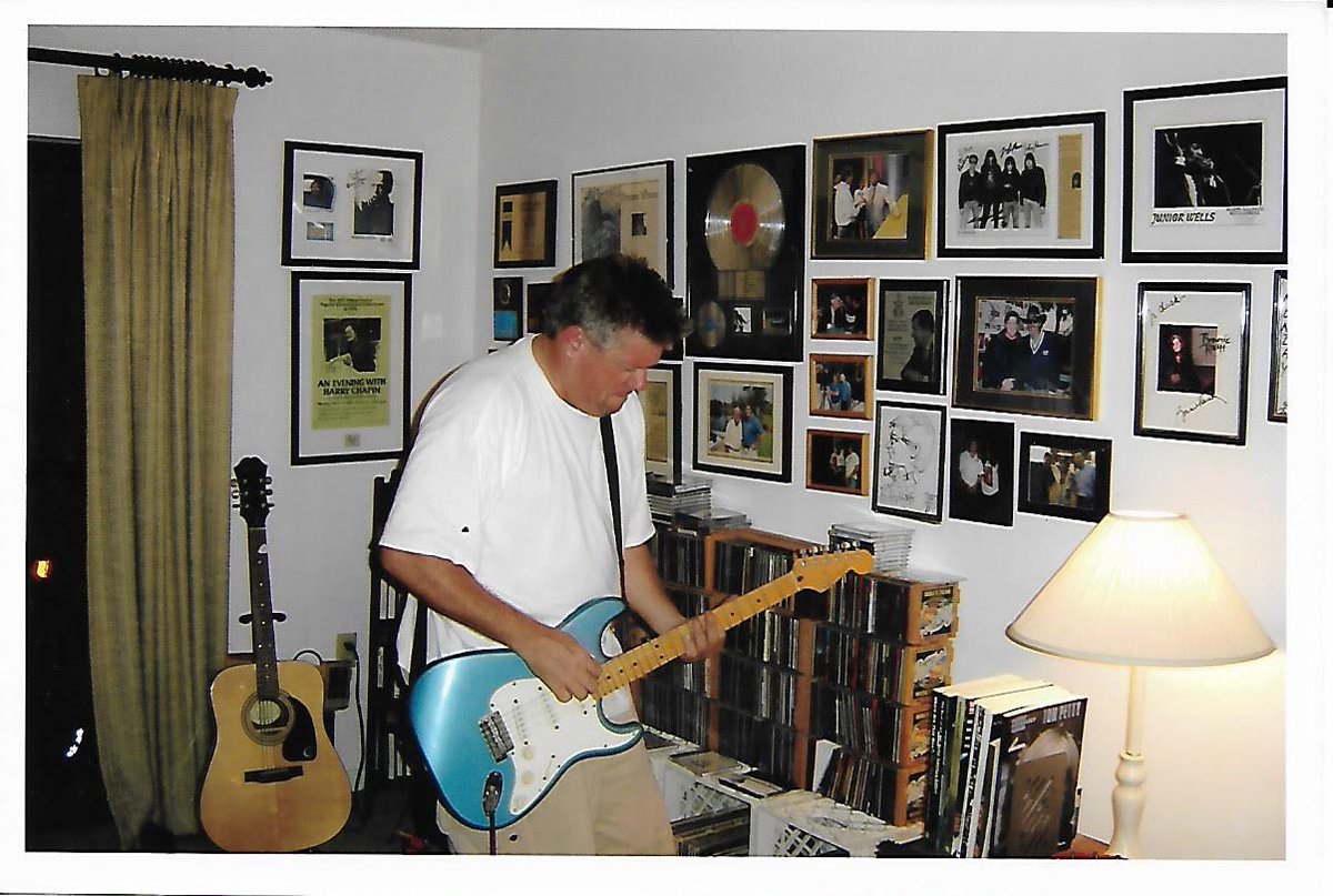 chuckmoffat's tweet photo. I, too, have declined inclusion in the @rockhall for my contribution to pioneering increased guitar volume when my neighbors are trying to sleep but you don’t see ME making a big deal about it, do you? #Fender #Strat #Line6Pod #marshallamps #opentuning #BlackSabbath #MinorKey https://t.co/tVtLvmveMD