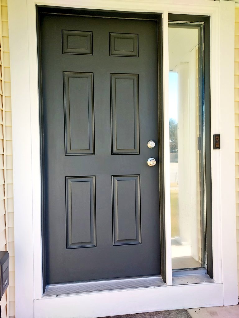 meMSandMyDog's tweet photo. I assumed that by utilizing a large brush I can do it. It took a few breaks to massage my hands but I did it and I love it! #ICanWithMS Many things with #MS are invisible but I will see my black front door every day. A good day! ๐ https://t.co/9Arcz6BsKs