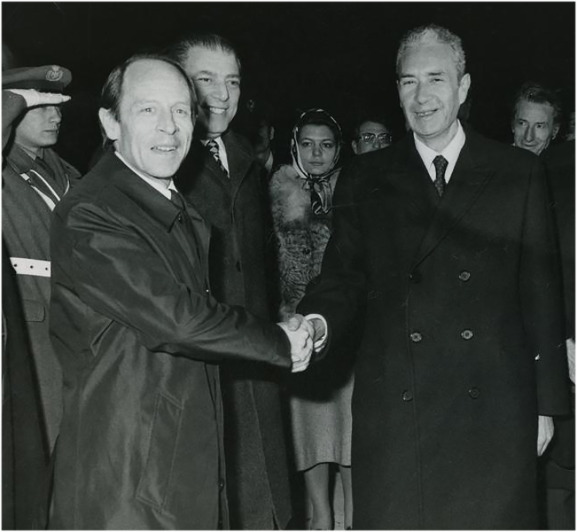 JostoMaffeo's tweet photo. 🇬🇧👉🇪🇺 REINO UNIDO ENTRARÁ EN LA UE
¡Calma!
No es la Historia marcha atrás.
Sólo un aniversario.
El 16 marzo 1974, los ministros de #AAEE de #Italia🇮🇹, Aldo #Moro, y el de #Francia🇫🇷, Michel #Jobert, se encuentran en #Bari para perfilar la adhesión de #UK a la entonces #CE. https://t.co/3fNWzrOoR1
