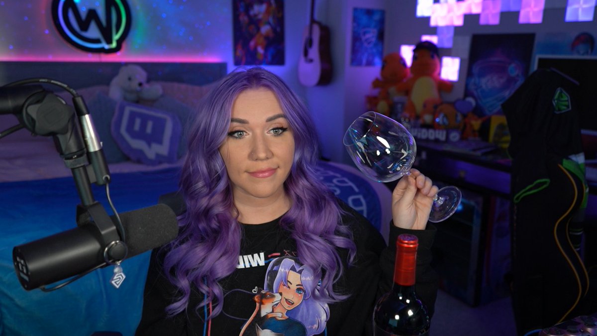 widoweverywhere's tweet photo. hey hi hey it's been a really really long day so let's make it better with some drinks and some games and some wine and you guys looking at the new hole in my face

also peep the new hair ^_^

wine fun good vibes

https://t.co/PS3xzyqRpx
https://t.co/PS3xzyqRpx https://t.co/VzI1LHNV9g