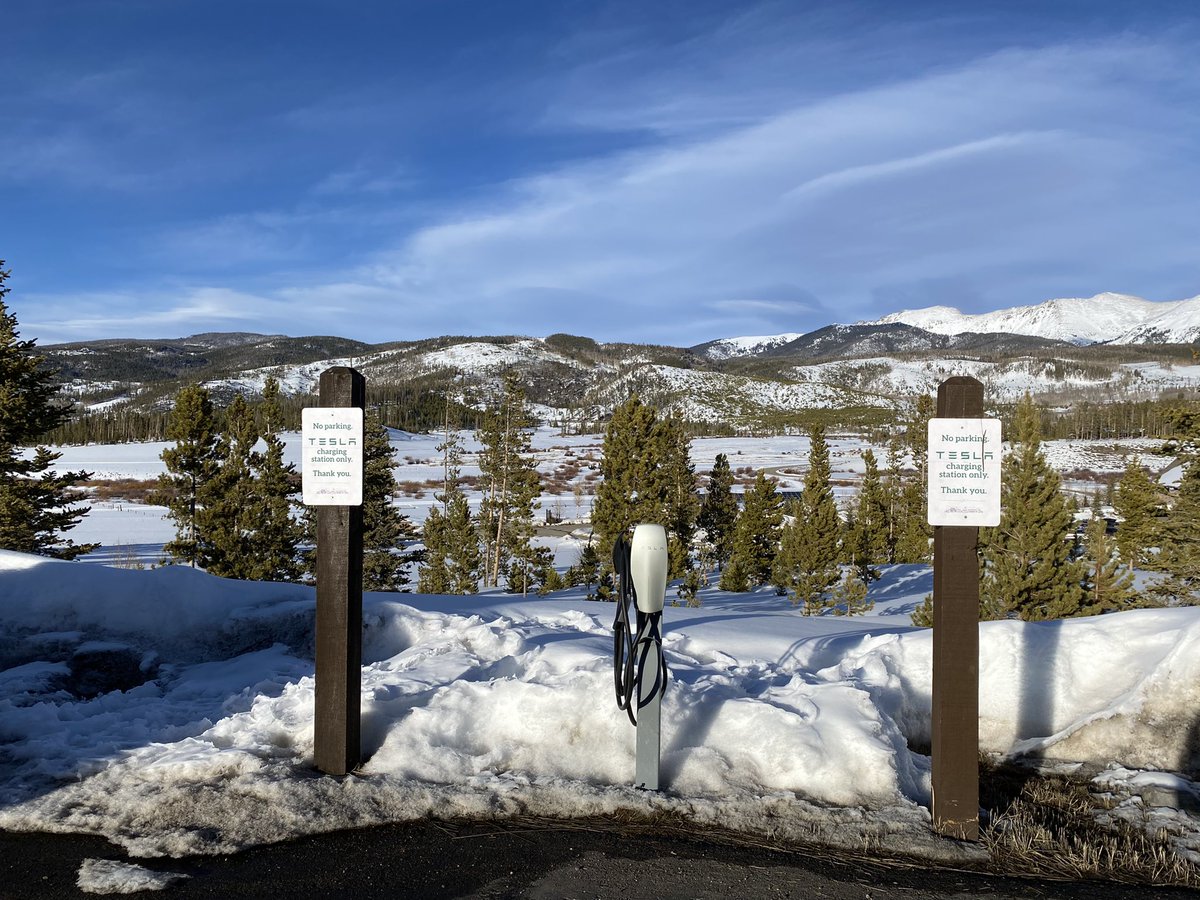 jlgoodie's tweet photo. Most beautiful location (@DevilsThumbRnch) for a @Tesla Destination charger!? @elonmusk @SawyerMerritt @wholemars https://t.co/tro0vlpQ6d