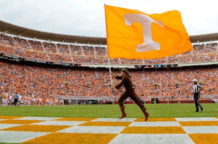 _mjmatt8's tweet photo. After an amazing talk with @CoachKelseyPope, blessed to have received an offer from The University of Tennessee! #Volup @missionfootball @diablocjohnson @GregBiggins @247Sports @Vol_Football https://t.co/CsCQbiYBVQ